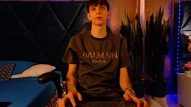 Lion Foster01 online show from 23, 10, 2025