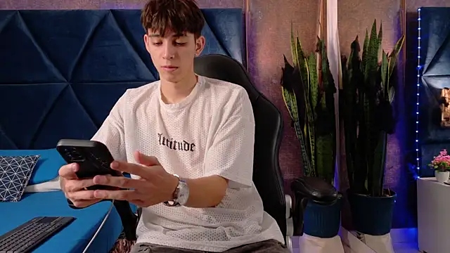 Lion Foster01 online show from 22, 10, 2025