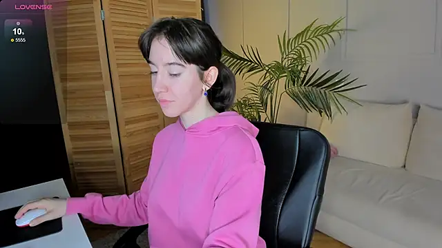 Belle Via online show from 28, 2, 2025