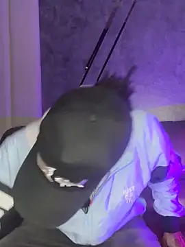 AaronCruz  online show from 6, 3, 2025