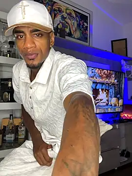 AaronCruz  online show from 23, 10, 2025