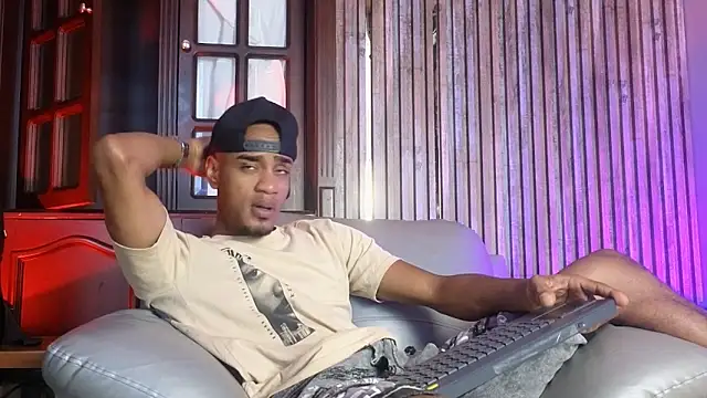 AaronCruz  online show from 18, 2, 2026