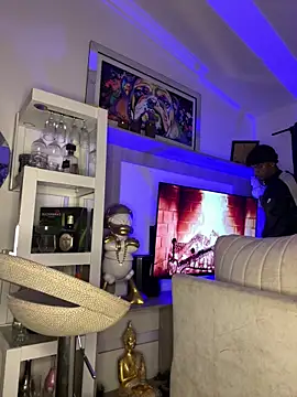 AaronCruz  online show from 9, 10, 2025