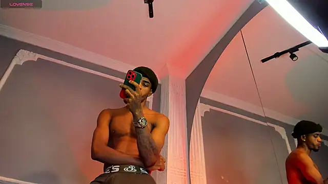 AaronCruz  online show from 10, 9, 2025