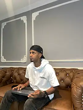 AaronCruz  online show from 28, 2, 2025