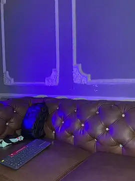 AaronCruz  online show from 7, 3, 2025