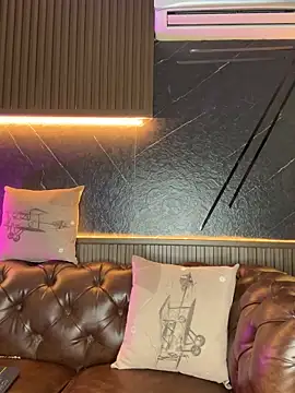 AaronCruz  online show from 11, 2, 2026