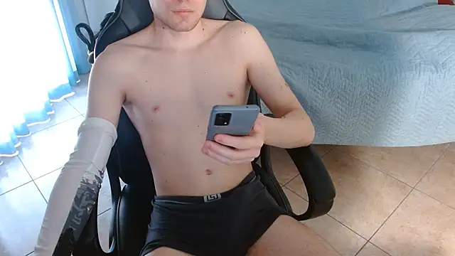 Snapshot of FitGuyDream chatting on 27, 6, 2026 FitGuyDream online show from 27, 6, 2026