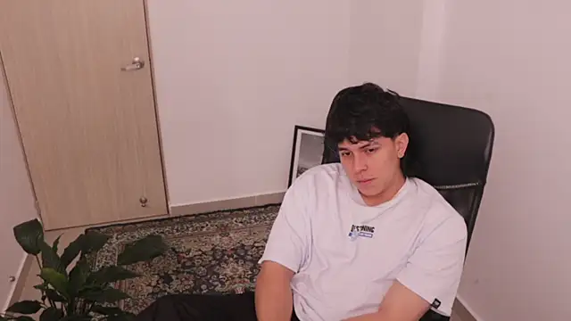 Snapshot of Tony_Hoffa chatting on 24, 2, 2026 Tony Hoffa online show from 24, 2, 2026