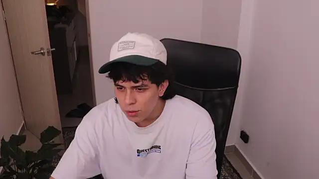 Snapshot of Tony_Hoffa chatting on 12, 2, 2026 Tony Hoffa online show from 12, 2, 2026