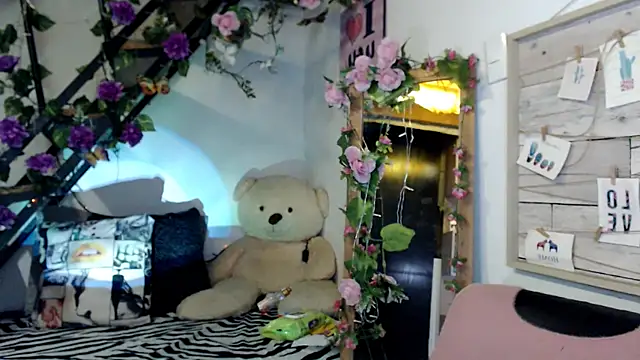 Snapshot of luna_sky83 chatting on 4, 7, 2026 luna sky83 online show from 4, 7, 2026