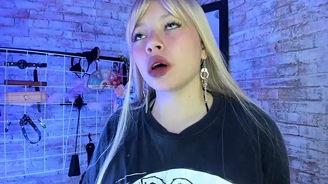 Cherry xoxx online show from 3, 11, 2025