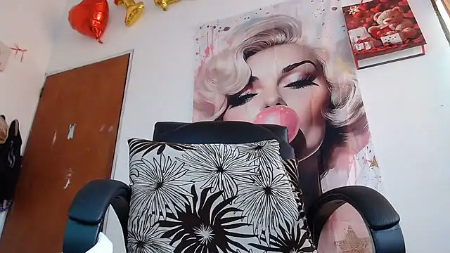 Sexy-Favgirl online show from 13, 7, 2026