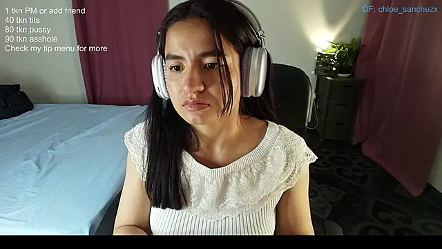 ChloeSanchezx online show from 23, 4, 2026