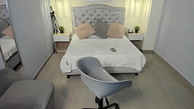 escarleth   online show from 17, 10, 2025