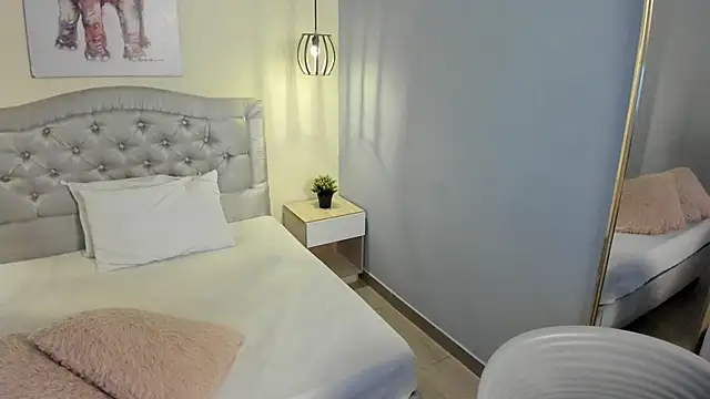 escarleth   online show from 18, 9, 2025