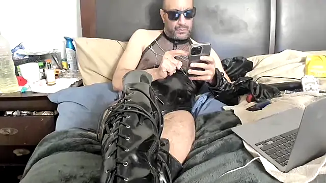 kinkyguy32323 online show from 1, 2, 2025