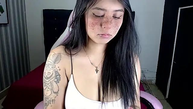 sarah moon2 online show from 30, 1, 2025