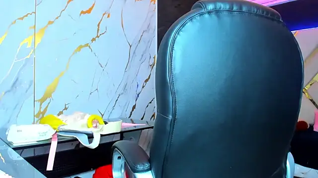 Snapshot of Paris_Petit chatting on 30, 9, 2025 Paris Petit online show from 30, 9, 2025