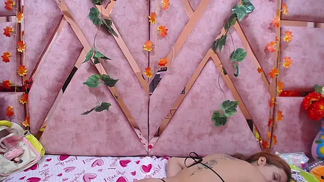 Snapshot of Paris_Petit chatting on 5, 3, 2025 Paris Petit online show from 5, 3, 2025