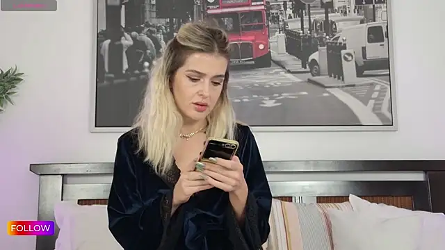 Sarah-Hart online show from 6, 10, 2025