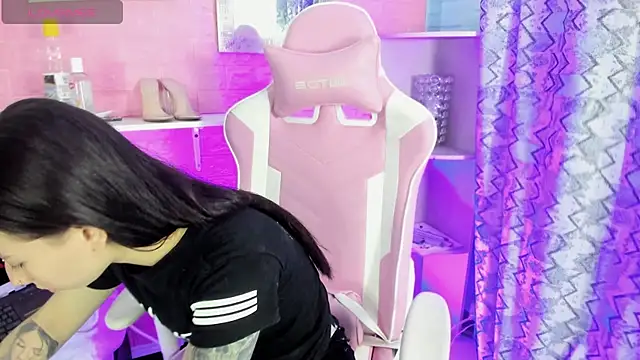 hanna  azumi online show from 24, 4, 2026