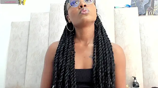 ShainaLyn online show from 15, 11, 2025