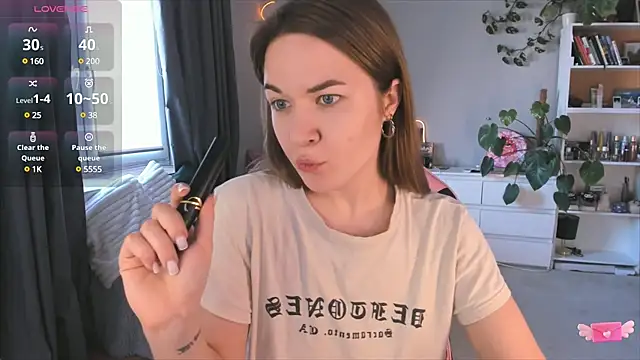 Snapshot of ami_amour_ chatting on 4, 3, 2025 ami amour online show from 4, 3, 2025