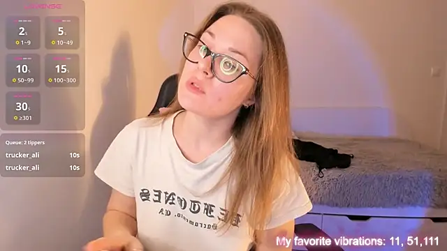 Snapshot of ami_amour_ chatting on 27, 10, 2025 ami amour online show from 27, 10, 2025