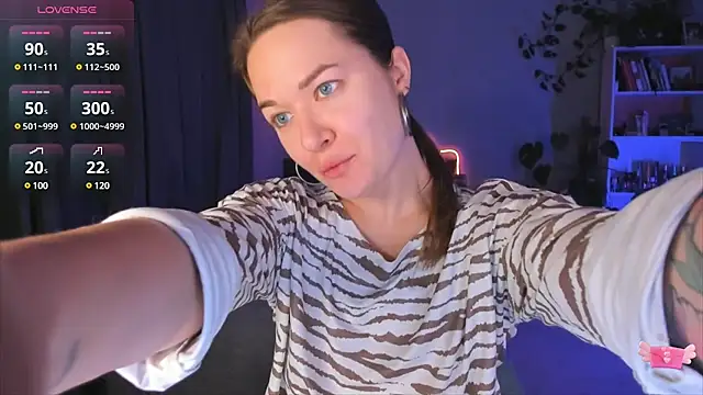 Snapshot of ami_amour_ chatting on 24, 2, 2025 ami amour online show from 24, 2, 2025