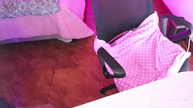 Emilyswan04 online show from 30, 9, 2025