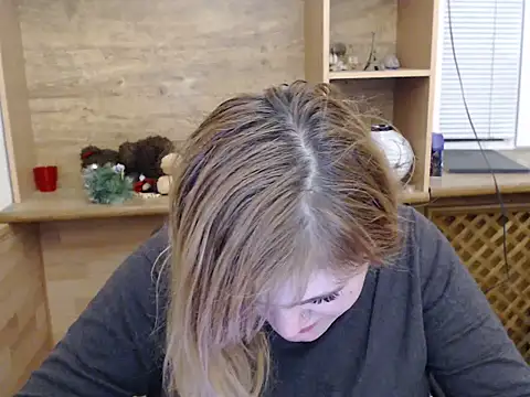 DaniellaKiss online show from 9, 2, 2026