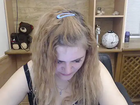 DaniellaKiss online show from 15, 4, 2026