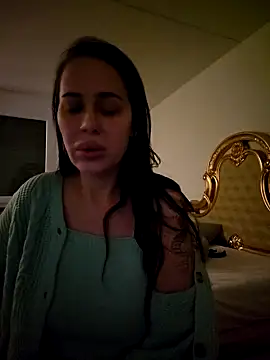 Liilii22 online show from 1, 2, 2025