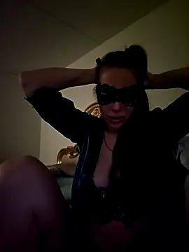 Liilii22 online show from 10, 2, 2025