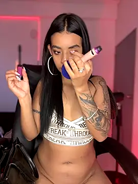 Snapshot of Laura_fernandezII chatting on 12, 10, 2025 Laura fernandezII online show from 12, 10, 2025