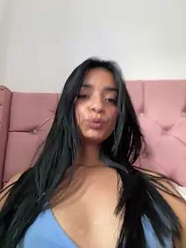 Snapshot of Laura_fernandezII chatting on 2, 3, 2025 Laura fernandezII online show from 2, 3, 2025