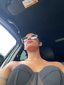 Laura fernandezII online show from 7, 3, 2026