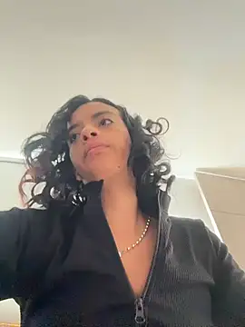 Laura fernandezII online show from 7, 4, 2026