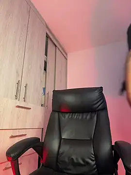 Snapshot of Laura_fernandezII chatting on 8, 11, 2025 Laura fernandezII online show from 8, 11, 2025