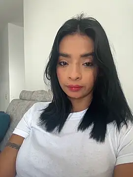 Laura fernandezII online show from 17, 5, 2026