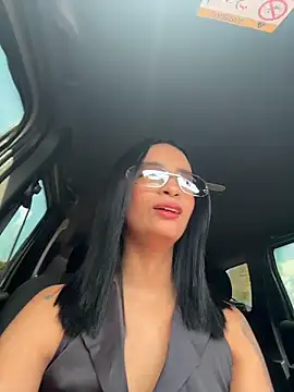 Laura fernandezII online show from 7, 5, 2026