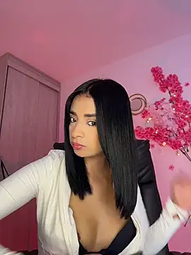 Laura fernandezII online show from 11, 5, 2026