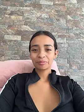 Laura fernandezII online show from 3, 3, 2026