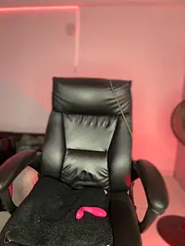 Snapshot of Laura_fernandezII chatting on 7, 10, 2025 Laura fernandezII online show from 7, 10, 2025