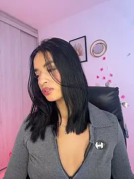 Laura fernandezII online show from 26, 5, 2026
