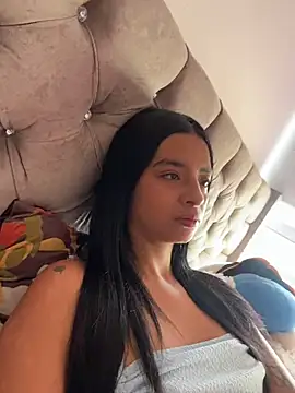 Snapshot of Laura_fernandezII chatting on 29, 11, 2025 Laura fernandezII online show from 29, 11, 2025