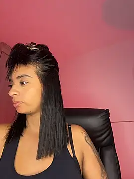 Laura fernandezII online show from 28, 4, 2026