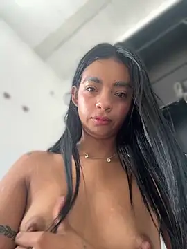 Snapshot of Laura_fernandezII chatting on 19, 10, 2025 Laura fernandezII online show from 19, 10, 2025