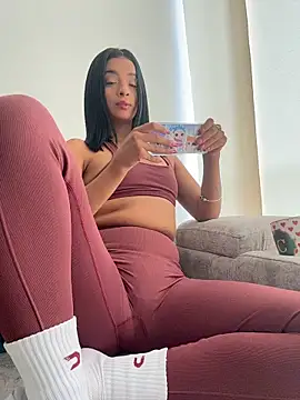 Laura fernandezII online show from 12, 5, 2026